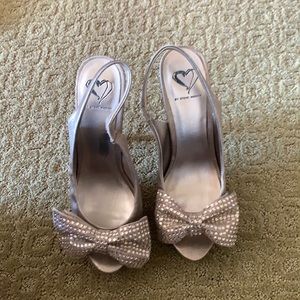 Rose Gold Steve Madden bow Size 7.5